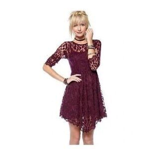 Free People Lace handkerchief hem dress. Sz 2, Lined 2/4 sleeve